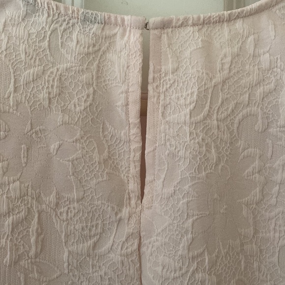 EXPRESS Textured Floral Blouse with Ruffles and Puff Sleeves - Picture 6 of 10